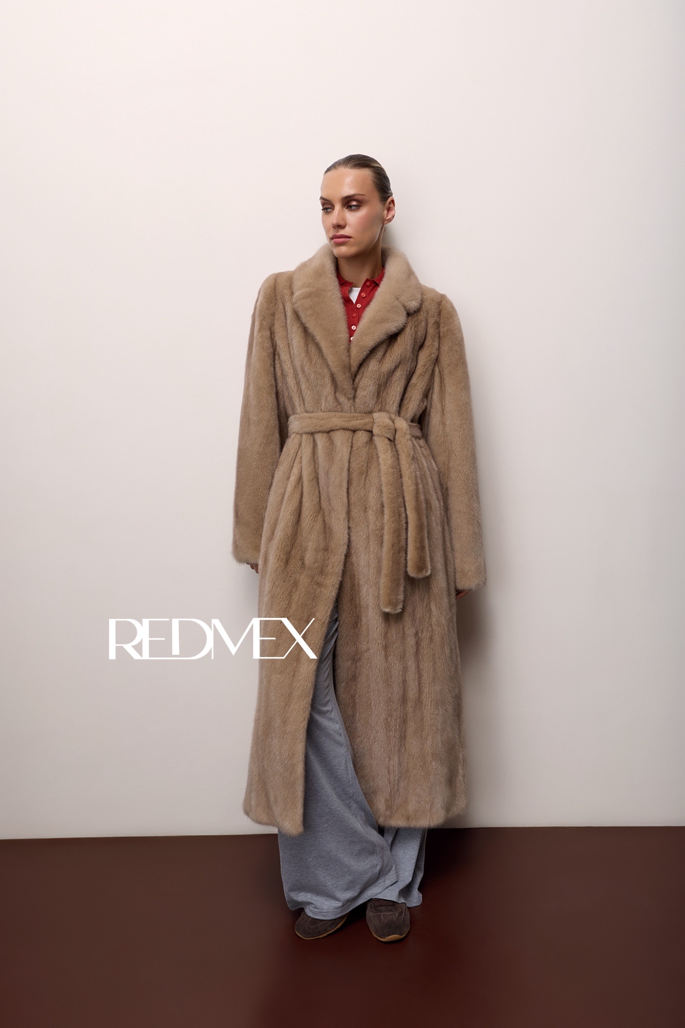 Шуба из меха канадской норки «Бисквит» в роспуск с узким английским воротником 130 см